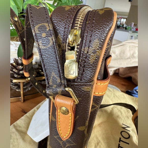 Price driop!! Louis Vuitton Monogram Danube Crossbody Bag - Picture 5 of 15